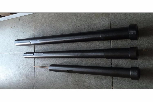 压射杆、连接头